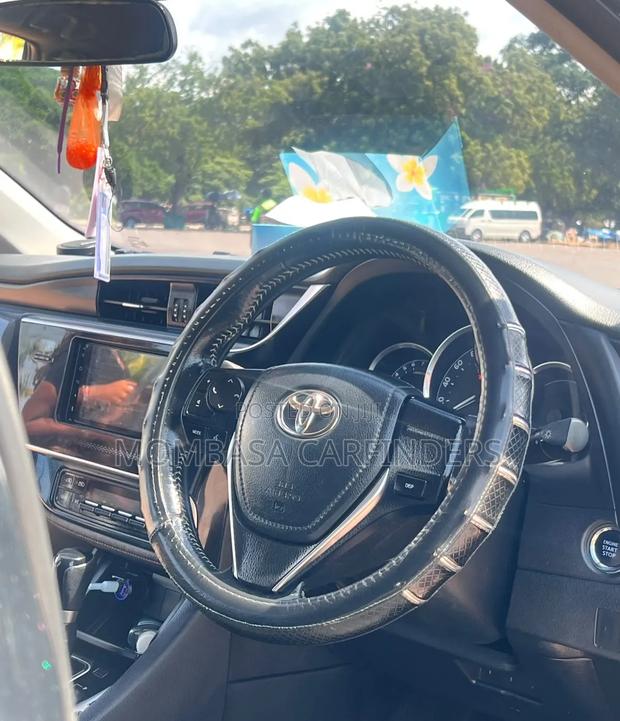 Toyota Auris 2016 Black
