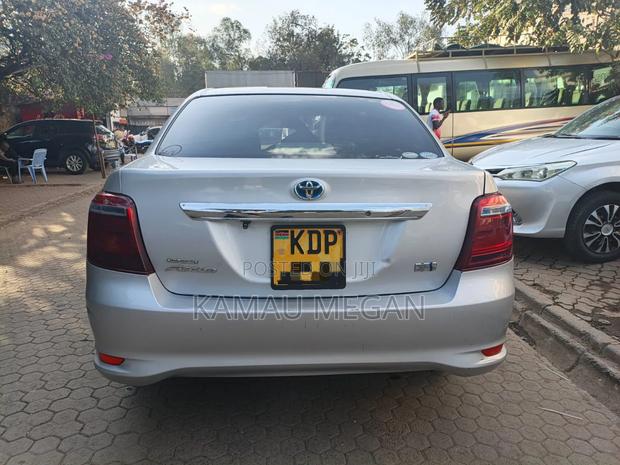 Toyota Axio 2018 Silver