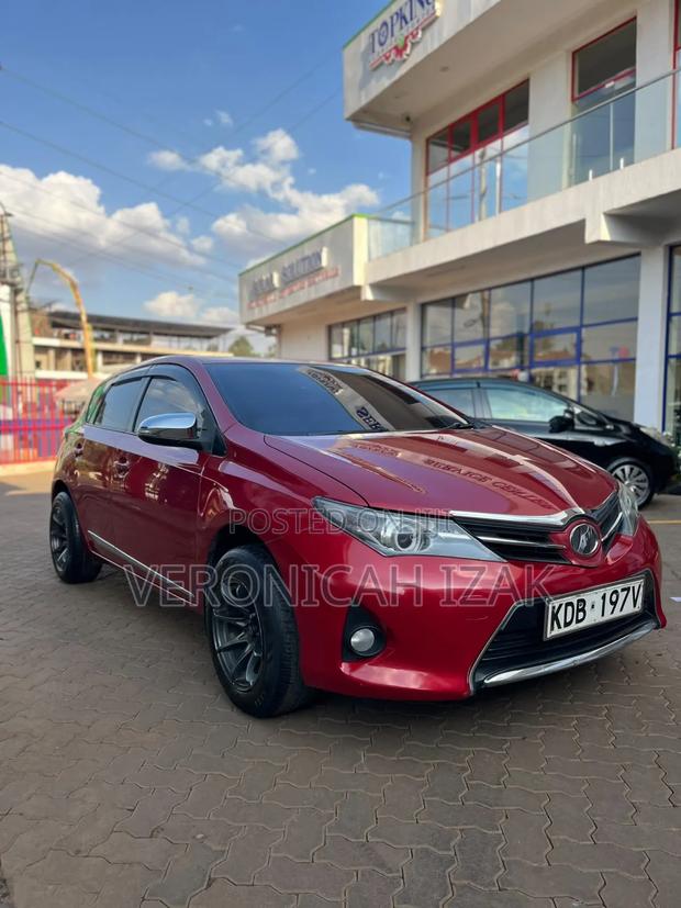 Toyota Auris 2013 Red
