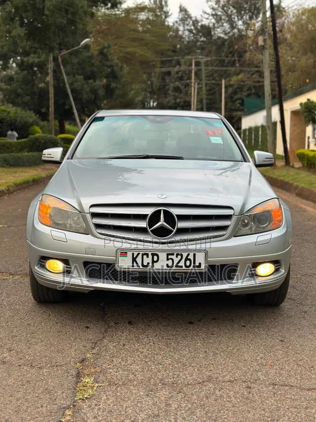 Mercedes-Benz C200 2010 Silver