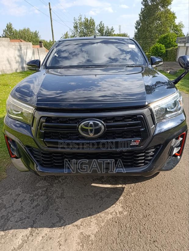 New Toyota Hilux 2019 Black