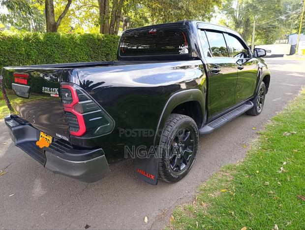 New Toyota Hilux 2019 Black