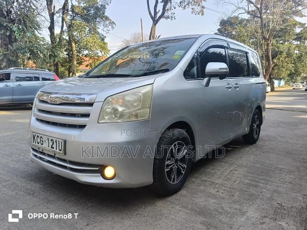 Toyota Noah 2008 Silver