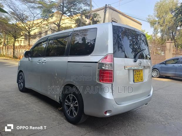 Toyota Noah 2008 Silver