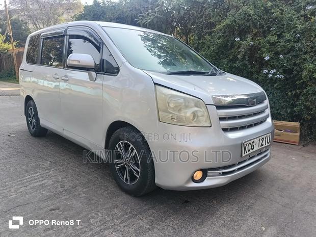 Toyota Noah 2008 Silver