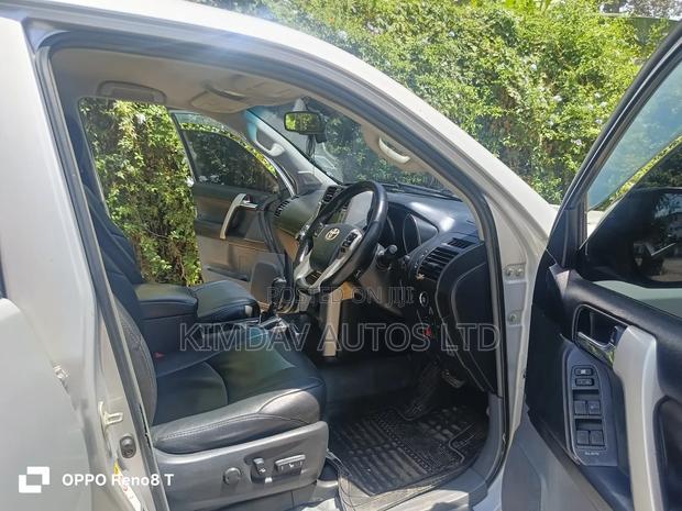 Toyota Land Cruiser Prado 2011 Silver