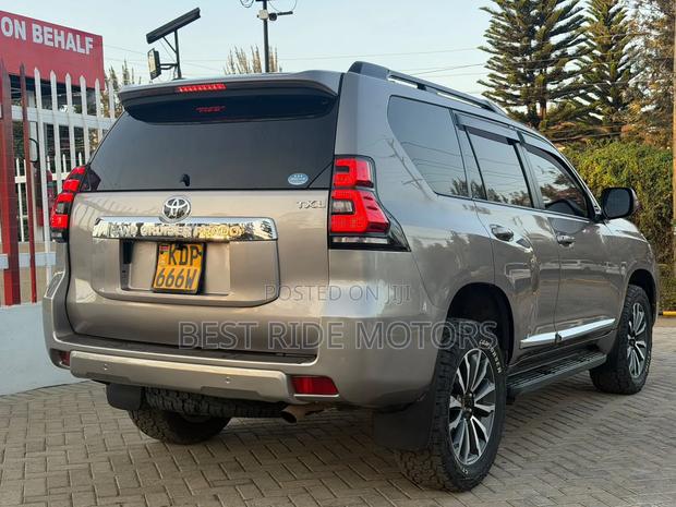 Toyota Land Cruiser Prado 2.7 2019 Gray