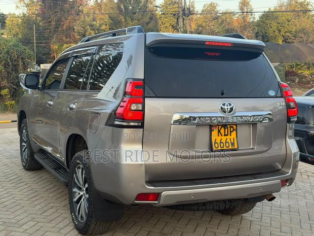 Toyota Land Cruiser Prado 2.7 2019 Gray