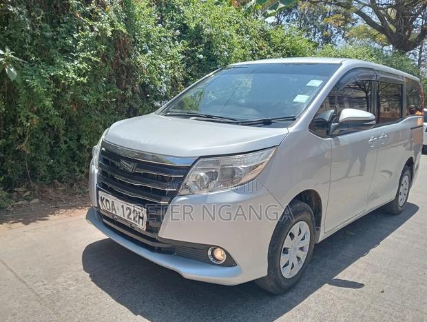 Toyota Noah 2014 Silver