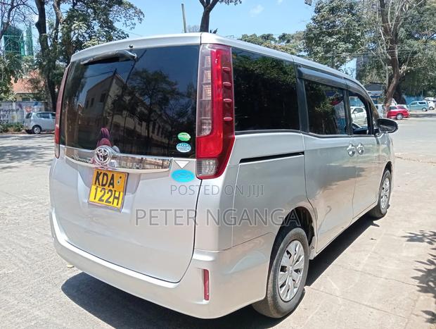 Toyota Noah 2014 Silver