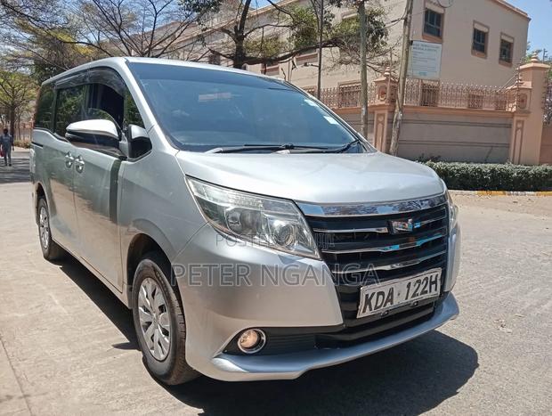 Toyota Noah 2014 Silver