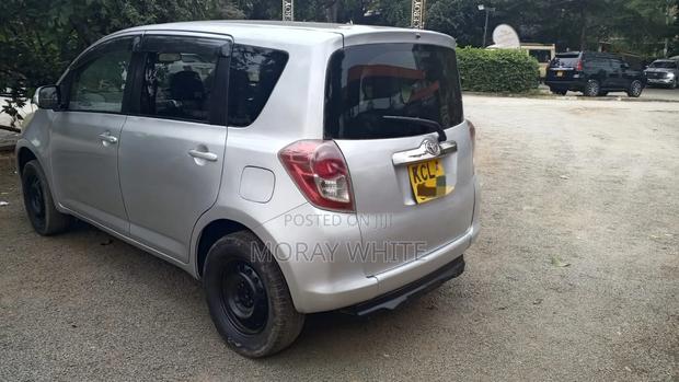 Toyota Ractis 2009 Gray