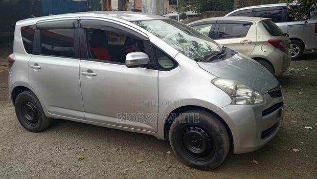 Toyota Ractis 2009 Gray
