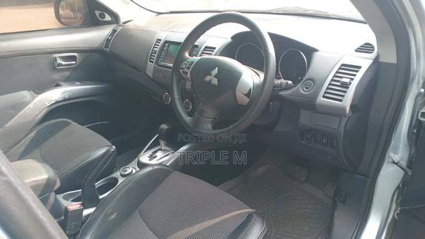Mitsubishi Outlander 2011 Silver