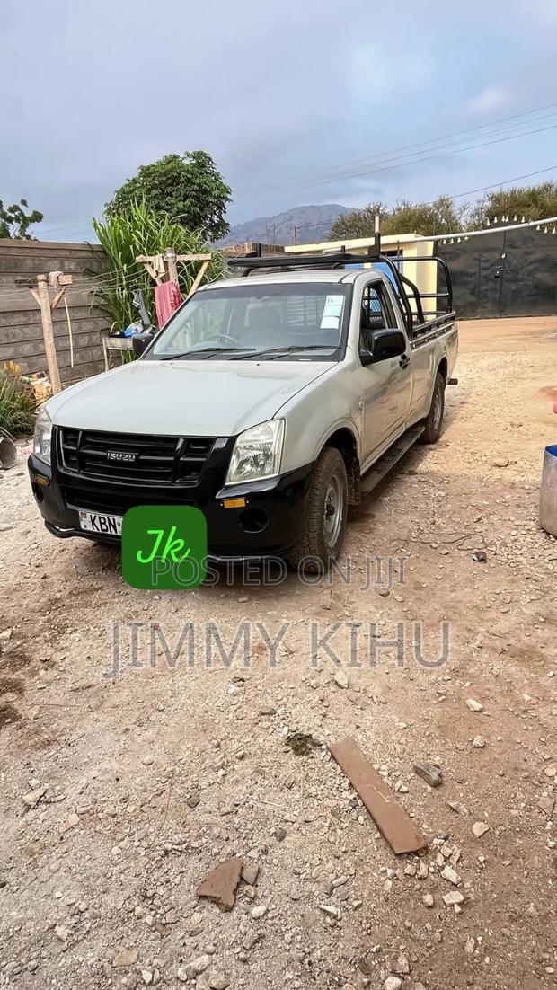 Isuzu D-MAX 2012 Silver