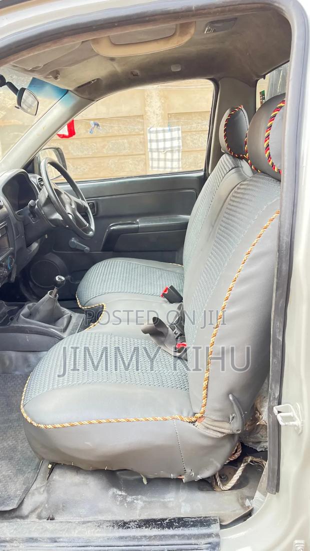 Isuzu D-MAX 2012 Silver