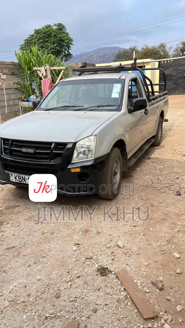 Isuzu D-MAX 2012 Silver
