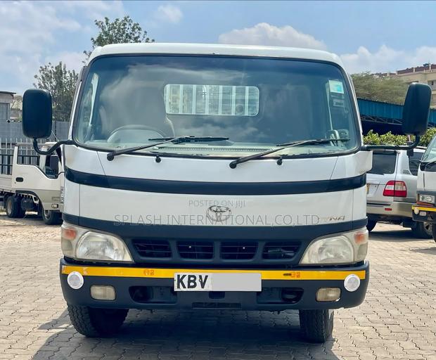 Toyota Dyna 2006 White