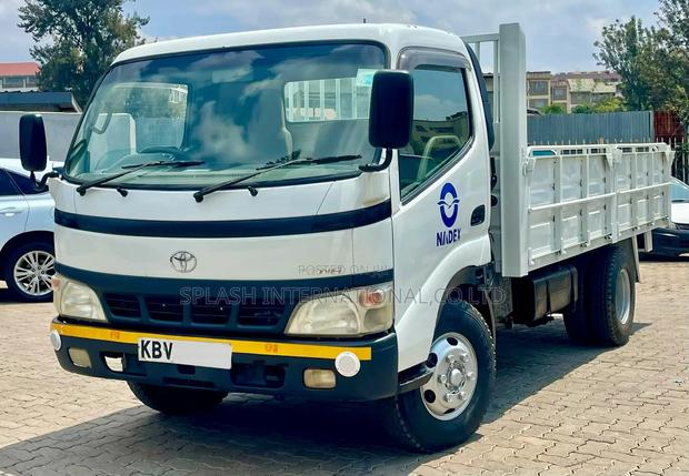 Toyota Dyna 2006 White