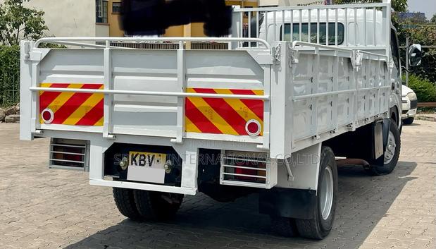Toyota Dyna 2006 White