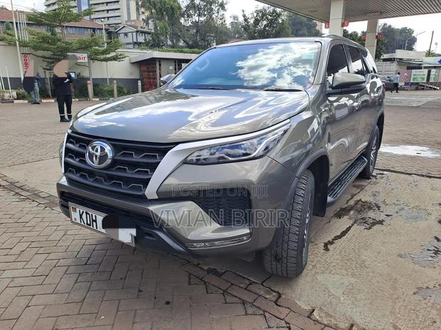 Toyota Fortuner 2022 Gray