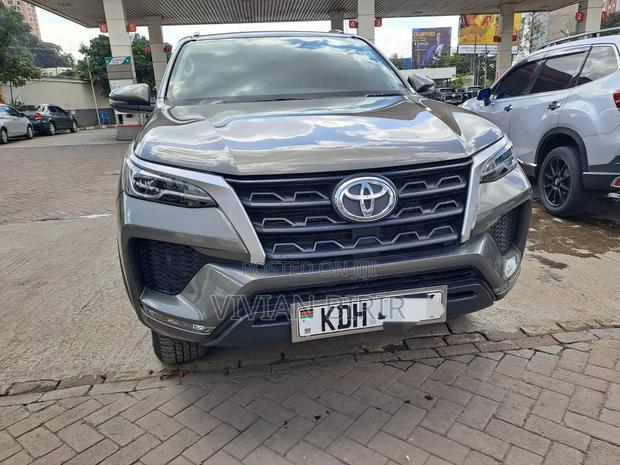 Toyota Fortuner 2022 Gray