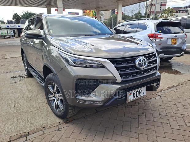 Toyota Fortuner 2022 Gray