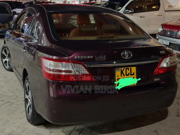 Toyota Premio 2011 Red
