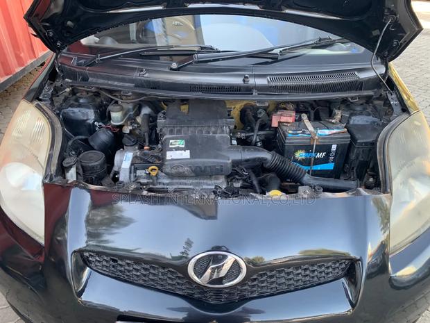 Toyota Vitz 2010 Black
