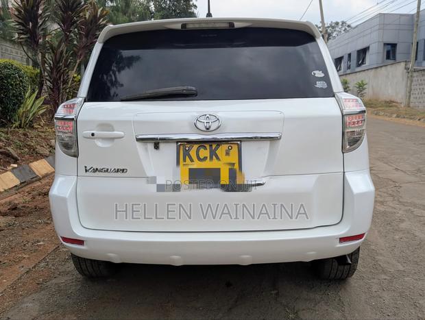 Toyota Vanguard 2010 White