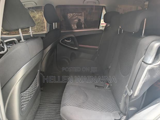 Toyota Vanguard 2010 White