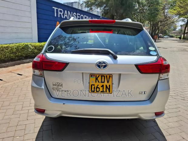 Toyota Corolla Fielder 2018 Silver