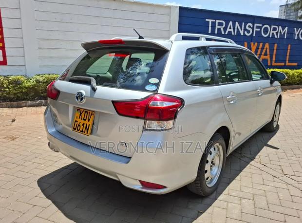 Toyota Corolla Fielder 2018 Silver