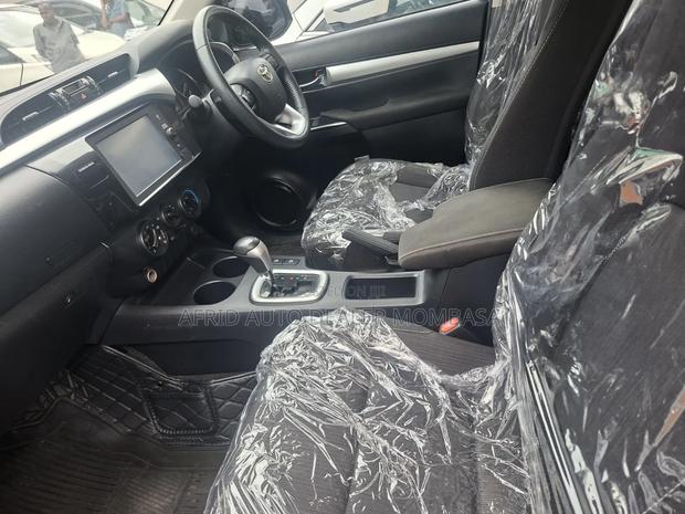 Toyota Hilux 2019 Gray