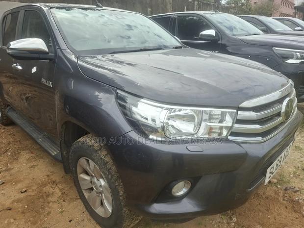 Toyota Hilux 2019 Gray