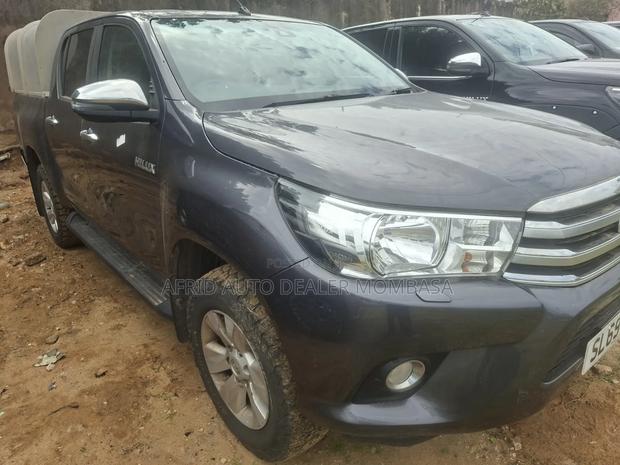 Toyota Hilux 2019 Gray