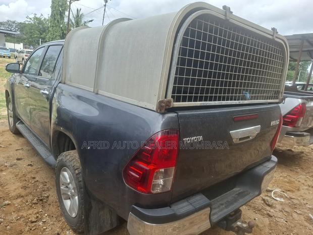 Toyota Hilux 2019 Gray
