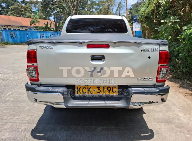 Toyota Hilux 2010 Brown