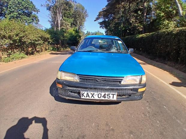 Toyota Corolla 2000 Blue