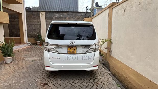 Toyota Vellfire Z 2.4 FWD 7-Seater 2012 White