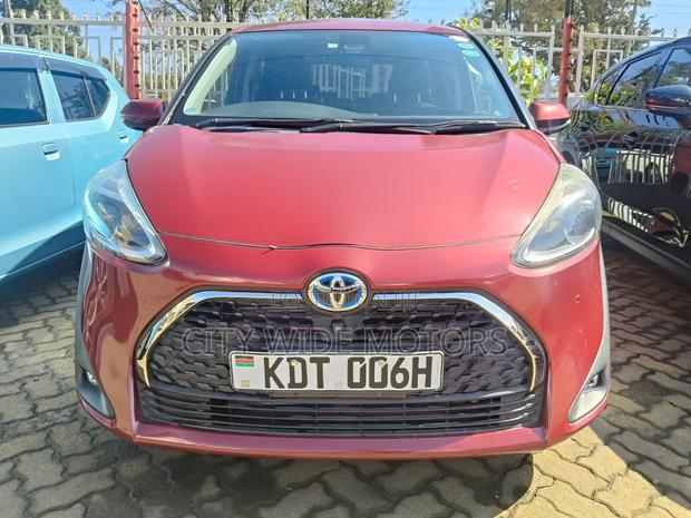 Toyota Sienta 2018 Red