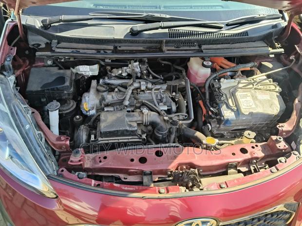Toyota Sienta 2018 Red