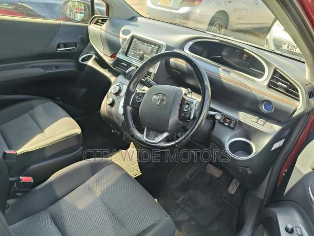Toyota Sienta 2018 Red