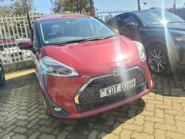 Toyota Sienta 2018 Red