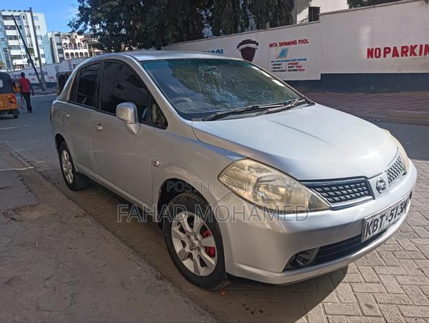 Nissan Tiida 2005 Silver