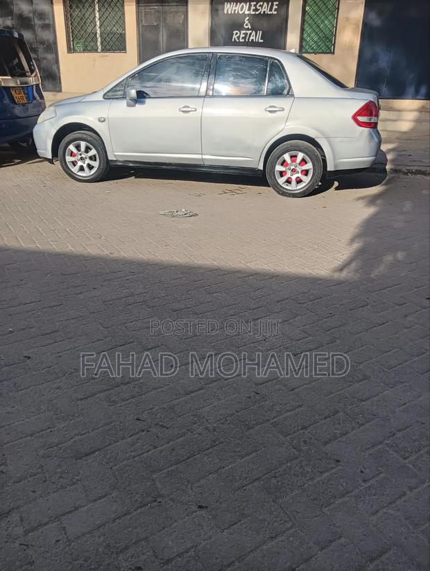 Nissan Tiida 2005 Silver