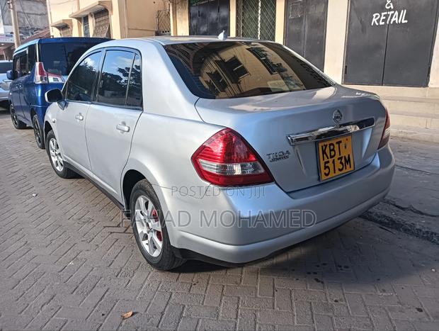 Nissan Tiida 2005 Silver