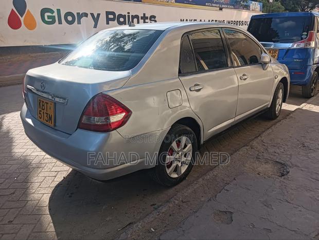 Nissan Tiida 2005 Silver