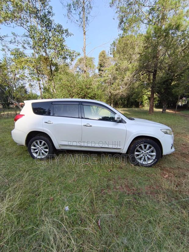 Toyota Vanguard 2012 Pearl