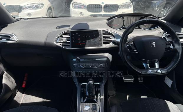 Peugeot 308 2018 Red